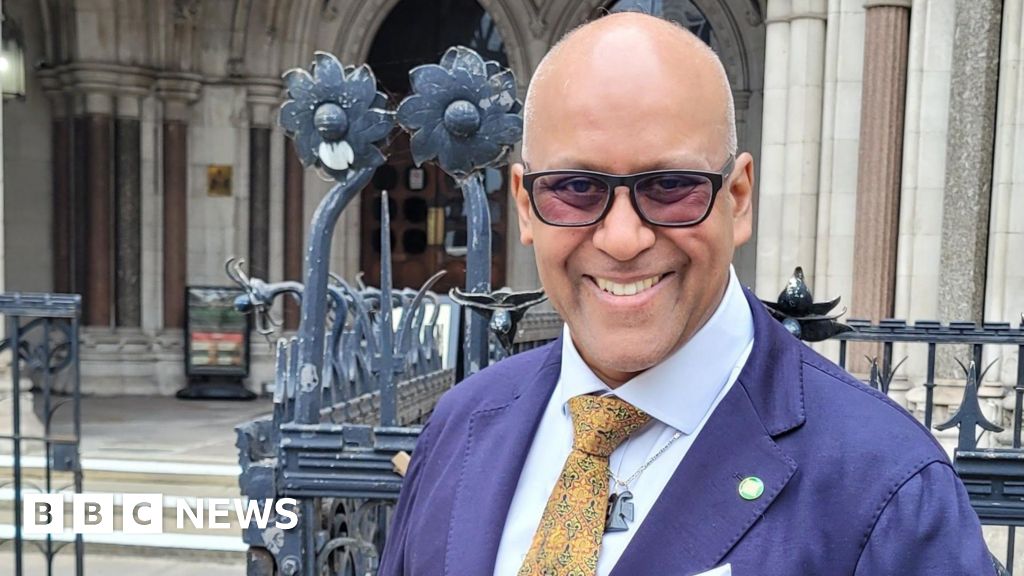 Ex-Green deputy leader launches new legal action against party