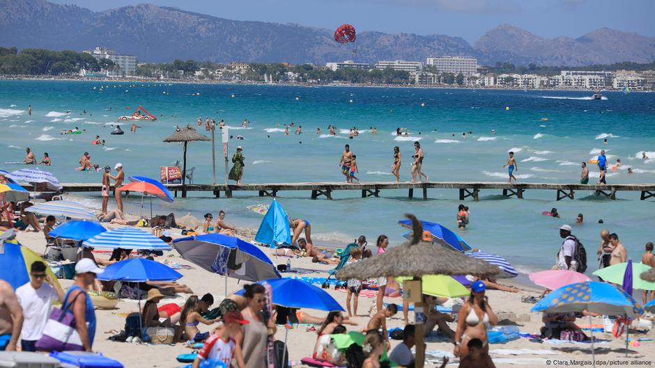 Mallorca sees record tourism despite protests – DW – 09/25/2025