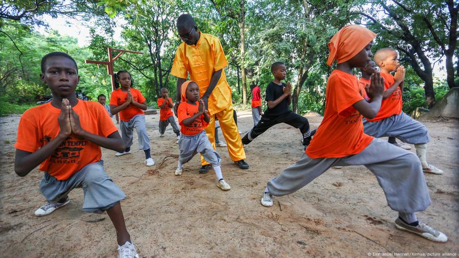 How China promotes its language and culture in Africa – DW – 09/27/2025